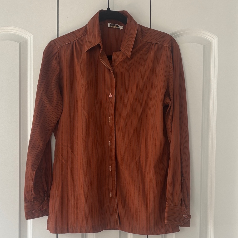 🌸 3/$15 Vintage Rust with Black Strips Button-Up Blouse